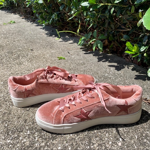 Madden Girl Velvet Star Sneakers Size 7 - Picture 15 of 16